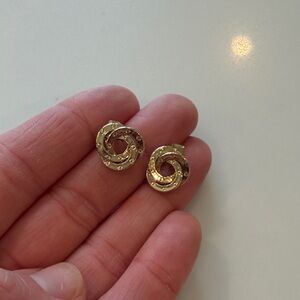 Elegant Gold Interlocking Circle Stud Earrings